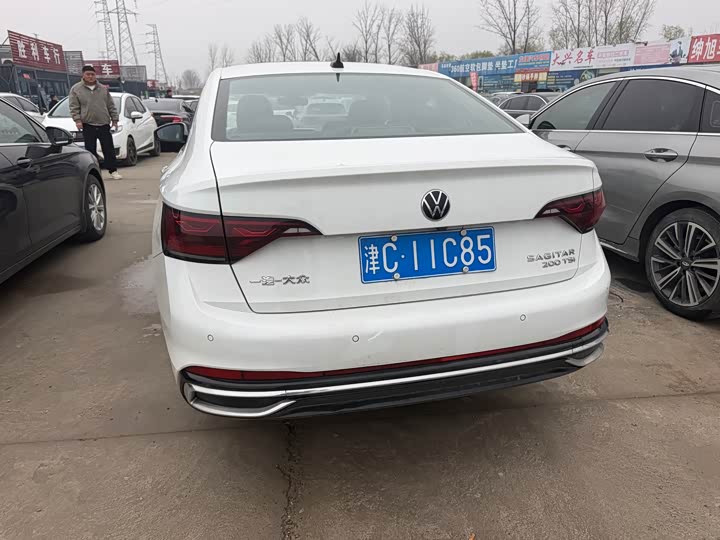 Фото 9 - Volkswagen Sagitar L