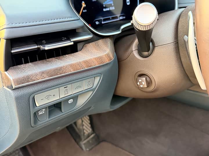 Фото 8 - Genesis G80