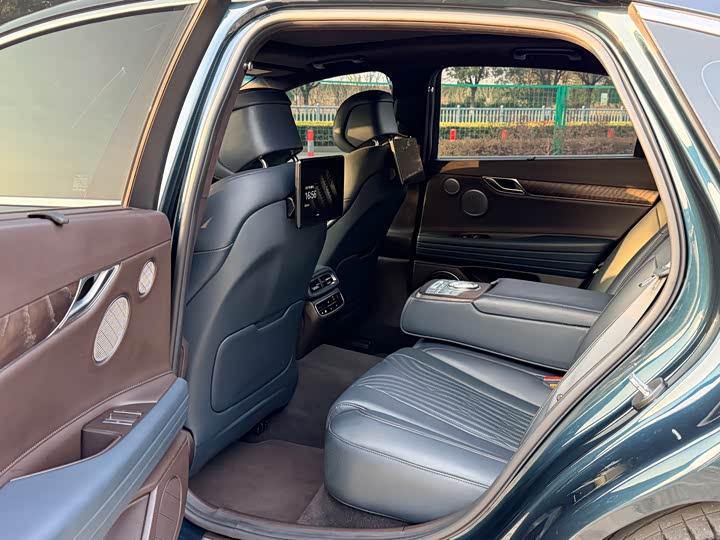 Фото 9 - Genesis G80