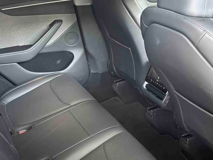 Фото 3 - Tesla Model Y