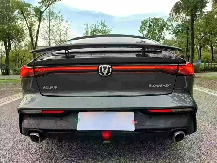 Фото 8 - Changan UNI-V