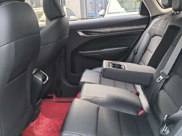 Фото 8 - Geely Binrui