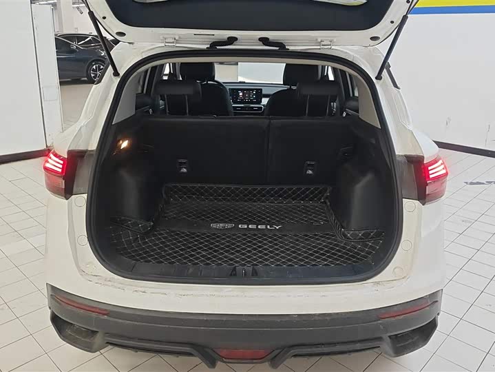 Фото 4 - Geely Coolray