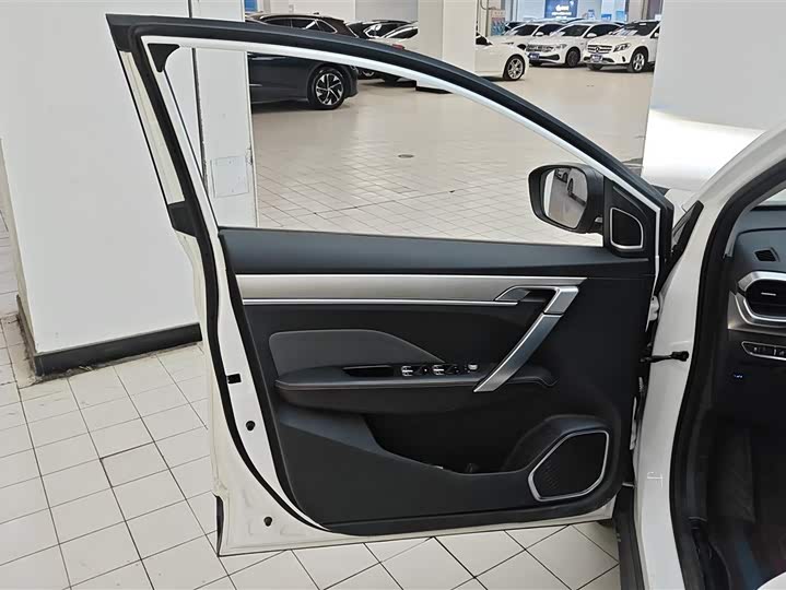 Фото 7 - Geely Coolray