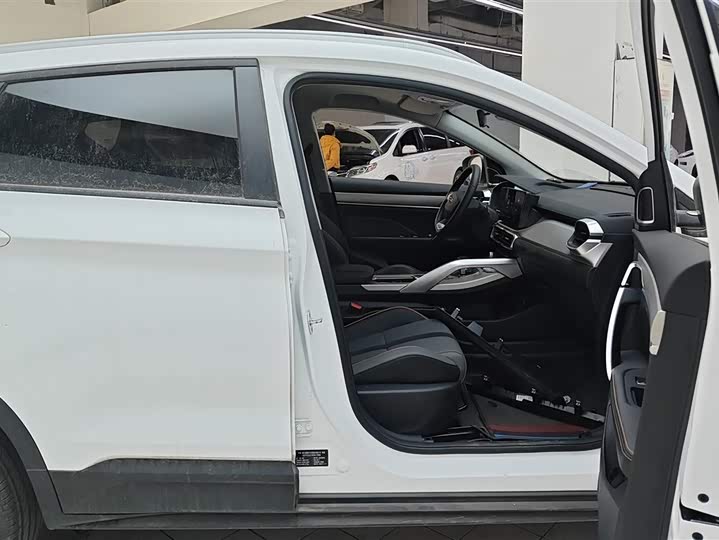 Фото 8 - Geely Coolray