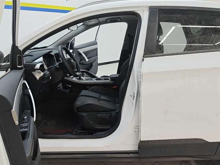 Фото 9 - Geely Coolray