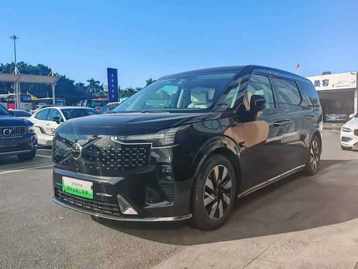 Фото 1 - Volvo EM90