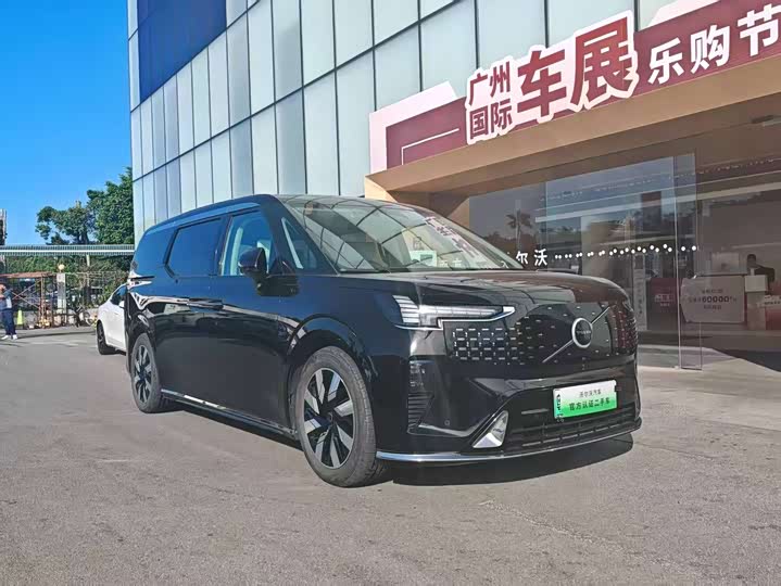 Фото 3 - Volvo EM90