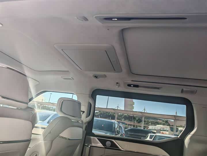 Фото 7 - Volvo EM90