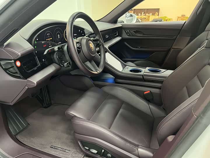 Photo 4 - Porsche Taycan