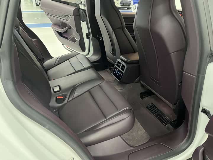 Photo 8 - Porsche Taycan