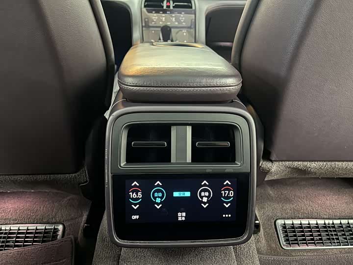 Photo 9 - Porsche Taycan