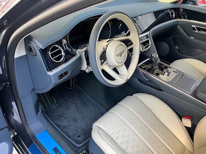 Фото 9 - Bentley Flying Spur