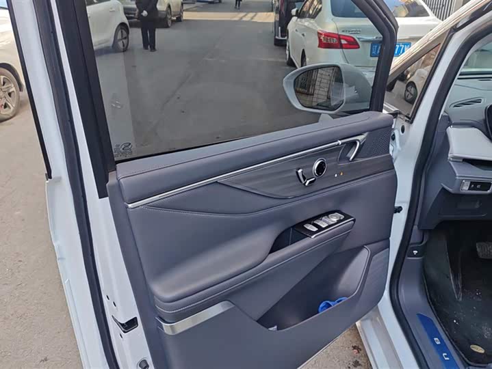 Фото 7 - Buick GL8 ES