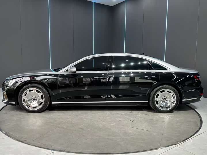 Photo 4 - Audi A8