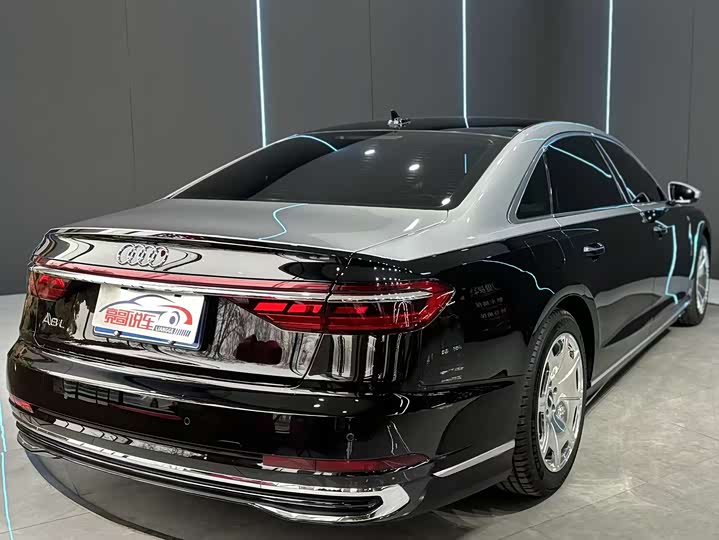 Photo 6 - Audi A8