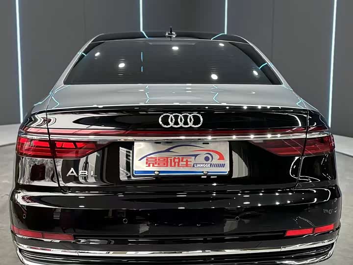 Photo 7 - Audi A8