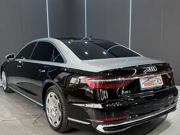 Photo 8 - Audi A8