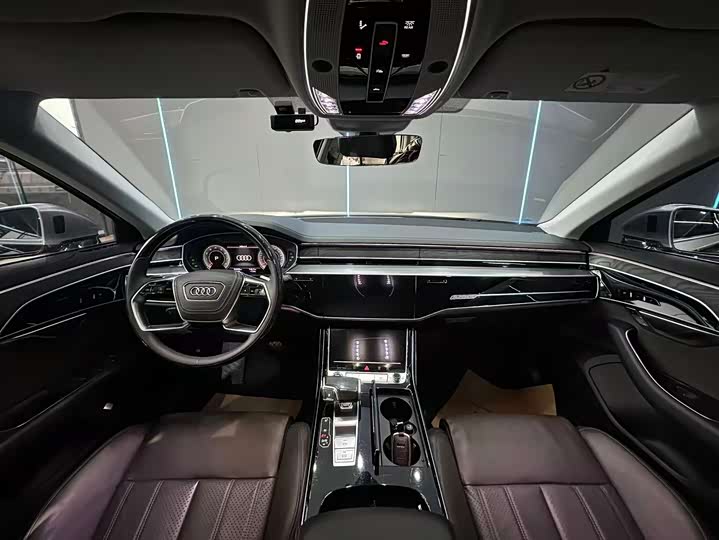 Photo 9 - Audi A8