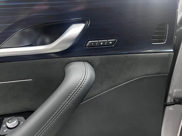 Фото 4 - Geely Monjaro