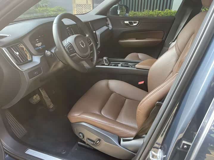 Фото 4 - Volvo XC60