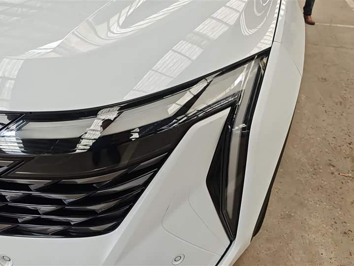 Фото 5 - Geely Atlas L