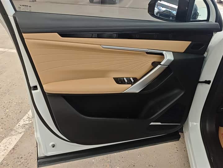 Фото 7 - Geely Atlas L