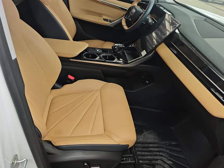 Фото 8 - Geely Atlas L