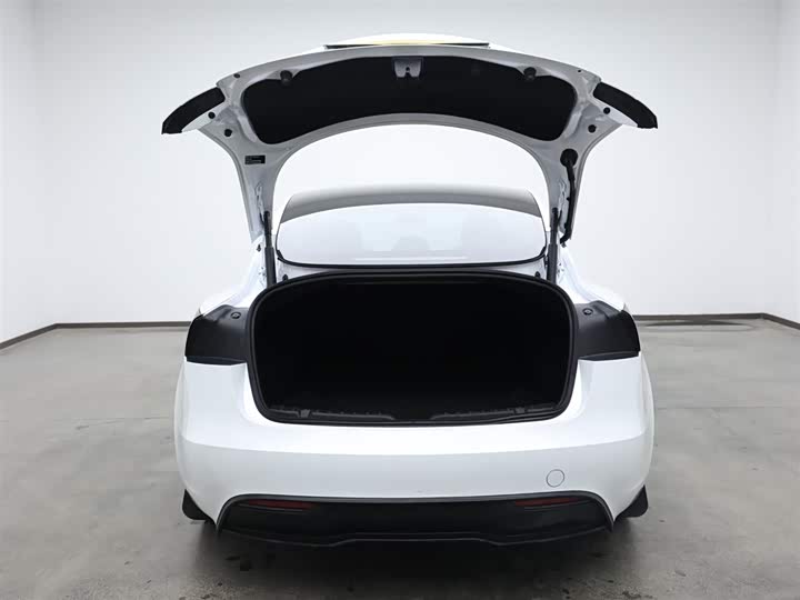 Photo 7 - Tesla Model 3