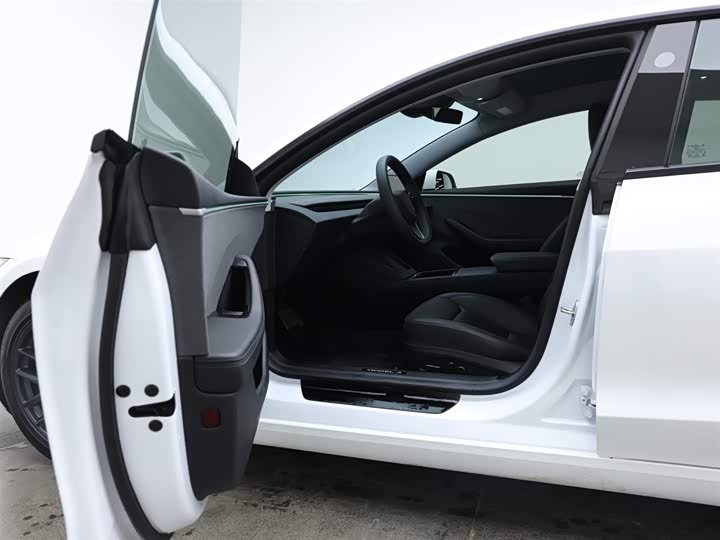 Photo 9 - Tesla Model 3