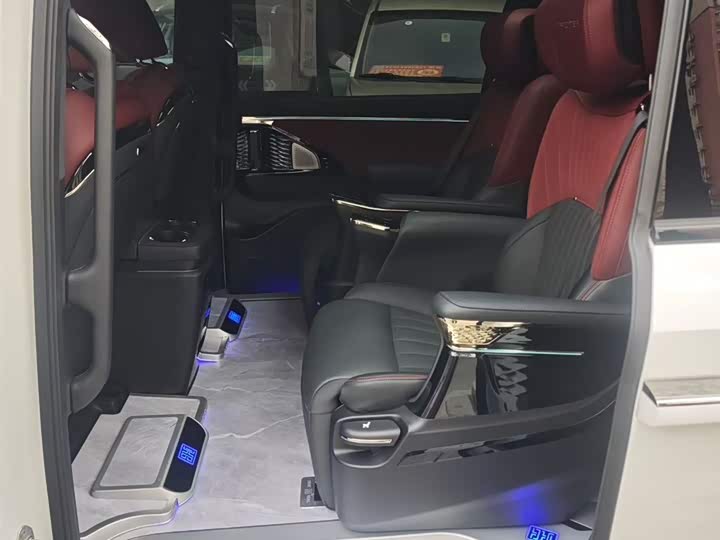 Photo 7 - GAC Trumpchi M8