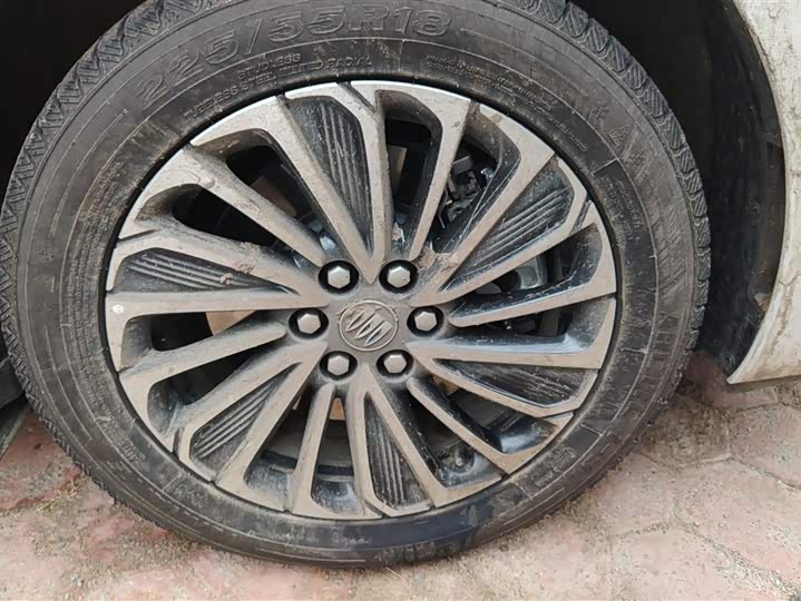 Photo 6 - Buick GL8 Hybrid