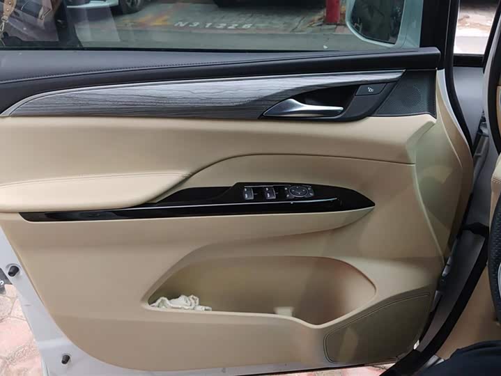 Photo 7 - Buick GL8 Hybrid