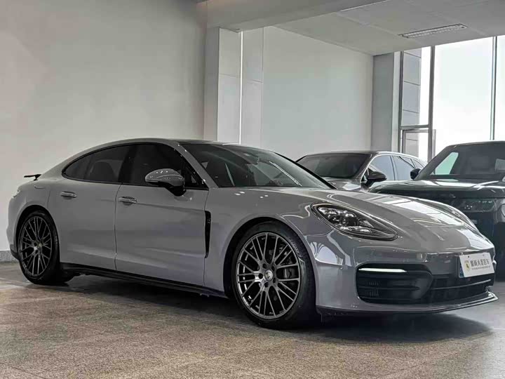 Фото 3 - Porsche Panamera