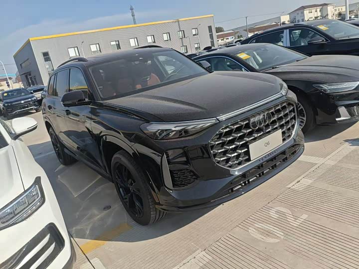 Фото 1 - Audi Q6