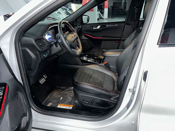 Фото 4 - Ford Escape