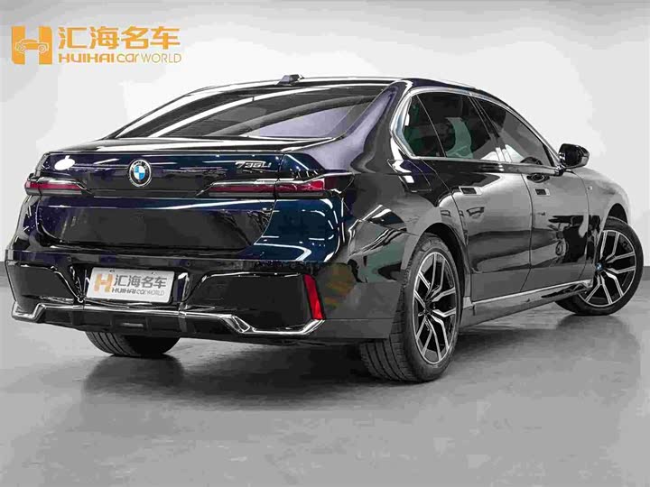 Фото 3 - BMW 7 Series