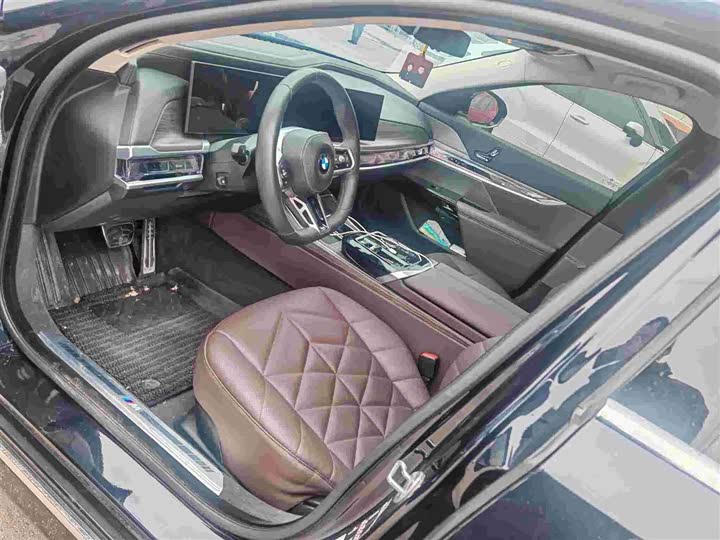 Фото 5 - BMW 7 Series