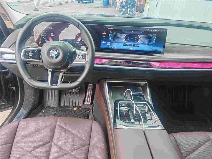 Фото 8 - BMW 7 Series