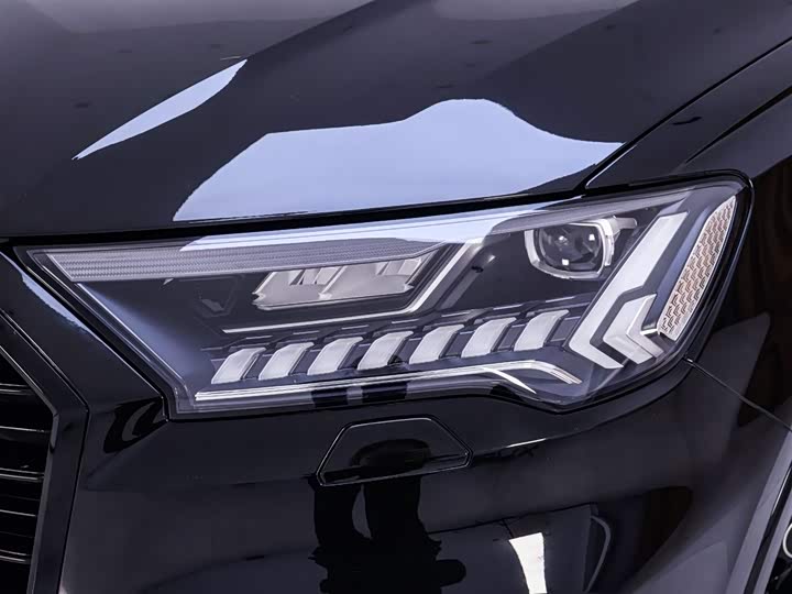 Фото 4 - Audi Q7