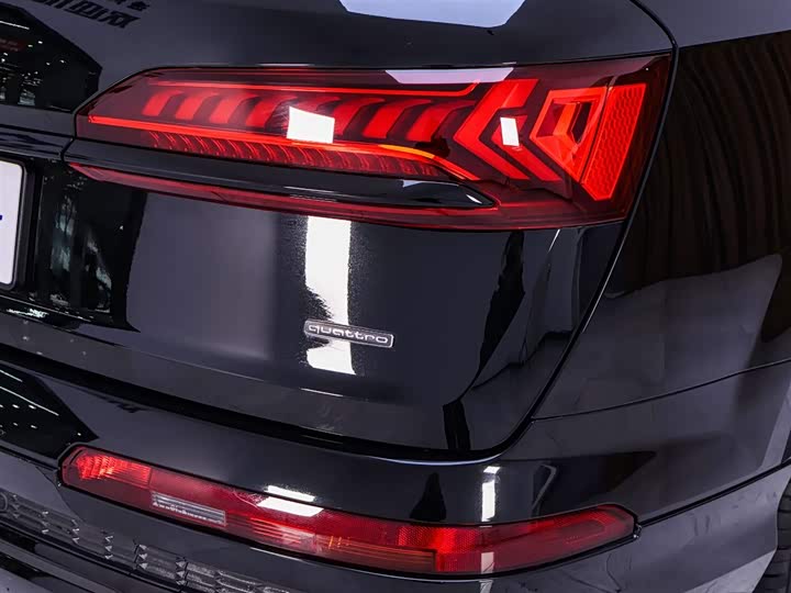 Фото 9 - Audi Q7