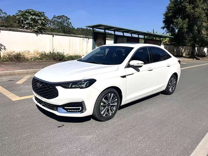 Фото 1 - Ford Escort