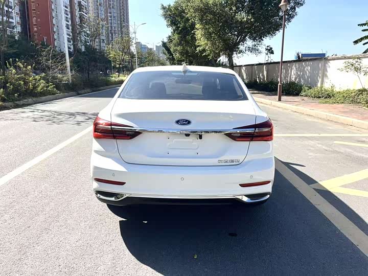 Фото 8 - Ford Escort