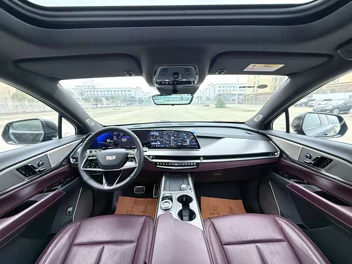 Фото 6 - Cadillac XT5