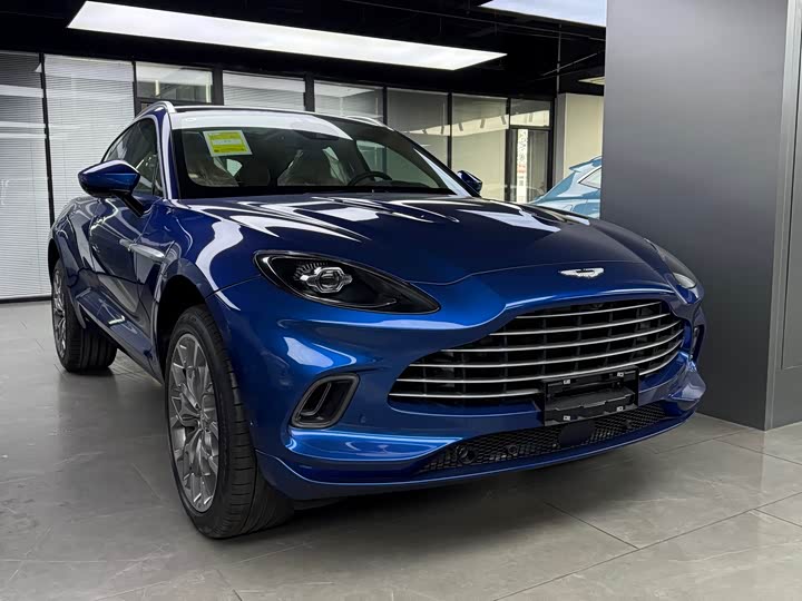 Фото 1 - Aston Martin DBX