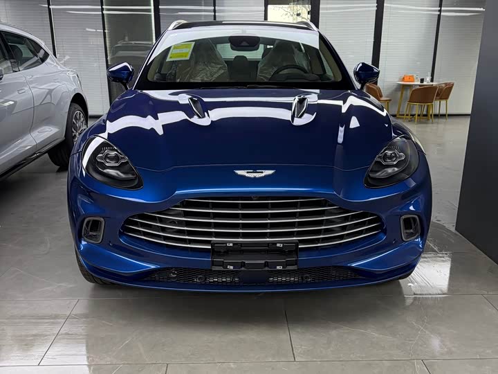 Фото 2 - Aston Martin DBX