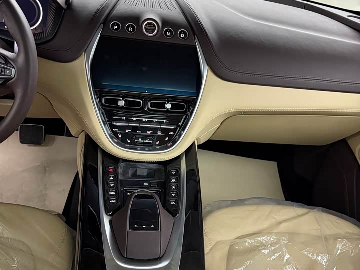 Фото 4 - Aston Martin DBX