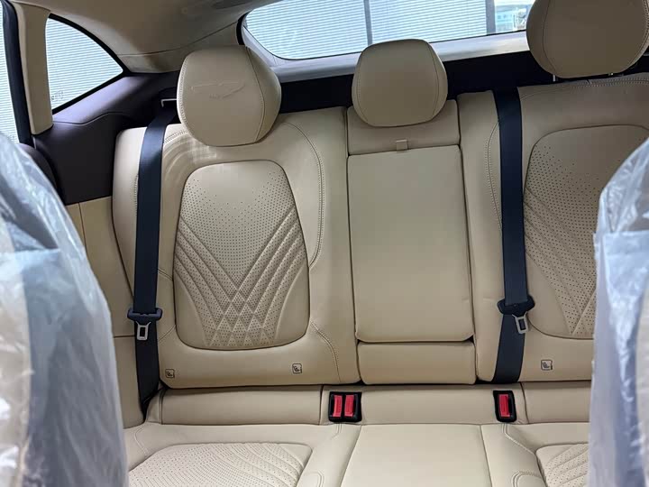 Фото 5 - Aston Martin DBX