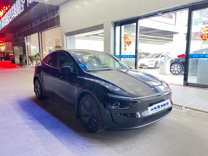 Photo 3 - Tesla Model Y