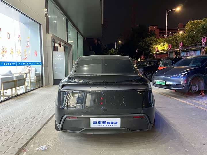 Photo 5 - Tesla Model Y